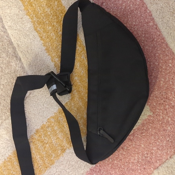 5/$25🌻 Black Fanny Pack - Picture 3 of 3